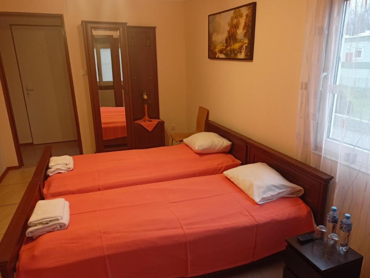 Domki Noclegowe Przemyśl Esterno foto