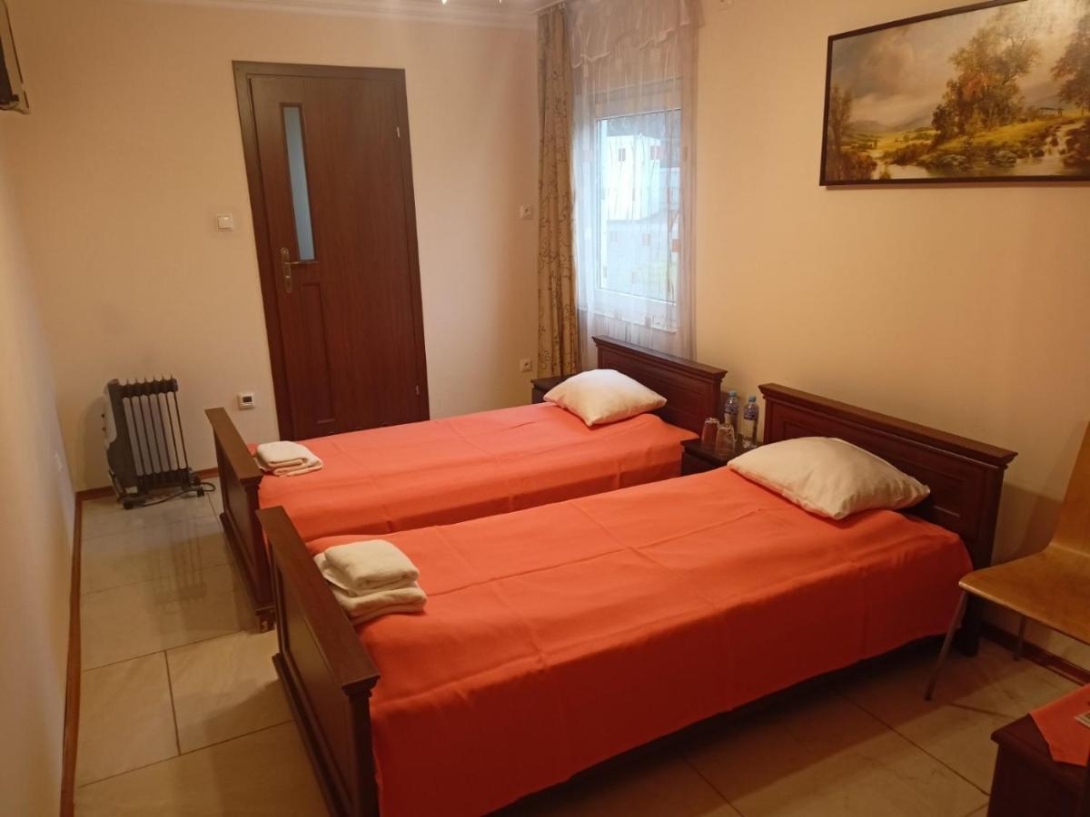 Domki Noclegowe Przemyśl Esterno foto